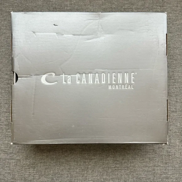 La Canadienne Ashley Boots in Stone Oiled Suede - Picture 8 of 9